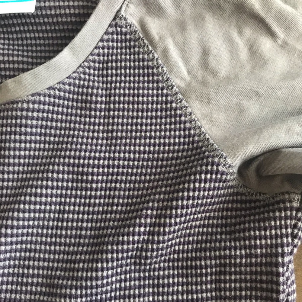 Women’s small Columbia shirt. - Picture 3 of 4